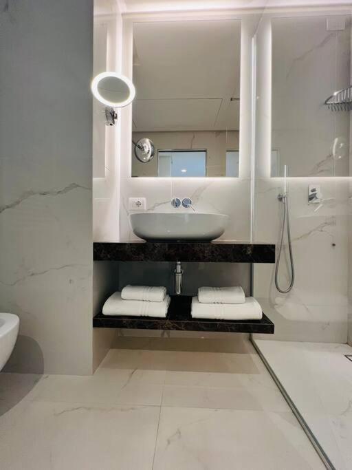 Piazza Affari Apartment - City Center Milan Bagian luar foto